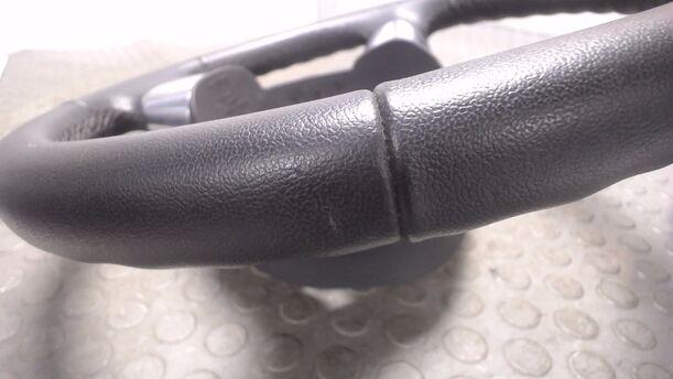 Foto: LEDERLENKRAD ( OHNE AIRBAG ) eines Ford Focus Turnier 1.6 TDCi DPF Sport