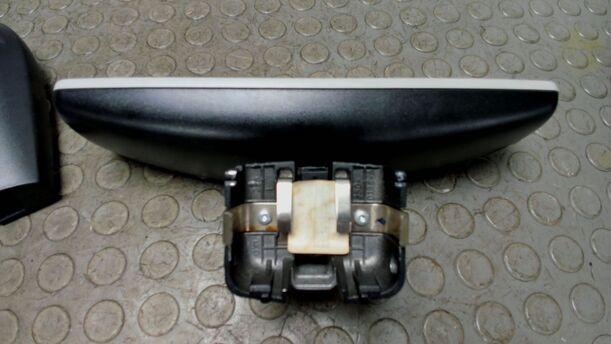 Foto: INNENSPIEGEL ( AUTOMATISCH ABBLENBAR ) eines VW Passat Variant 2.0 TDI DPF Sport