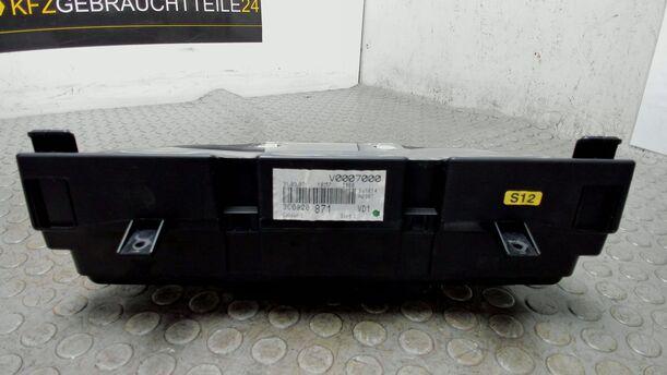 Foto: TACHOEINHEIT / KOMBIINSTRUMENT eines VW Passat Variant 2.0 TDI DPF Sport