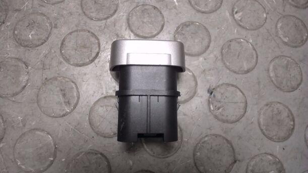 Foto: WARNBLINKSCHALTER eines Ford Focus Turnier 1.6 TDCi DPF Sport