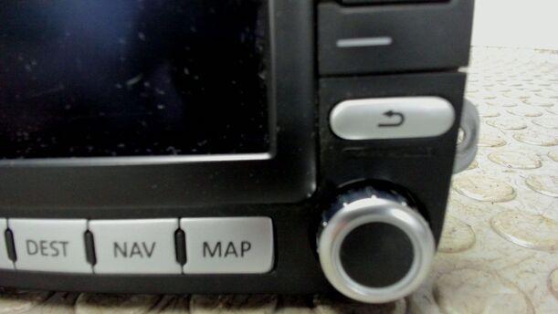 Foto: RADIO NAVIGATION ( MIT RADIOCODE ) eines VW Passat Variant 2.0 TDI DPF Sport