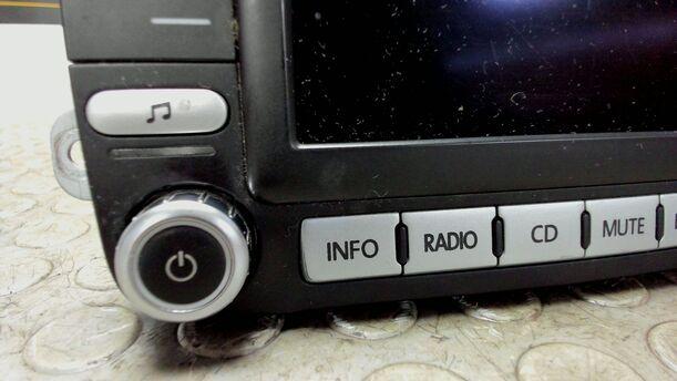 Foto: RADIO NAVIGATION ( MIT RADIOCODE ) eines VW Passat Variant 2.0 TDI DPF Sport