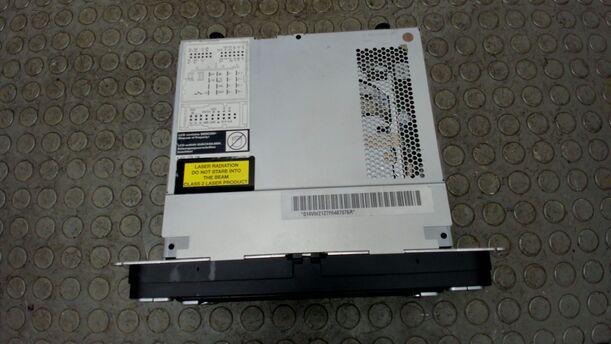Foto: RADIO NAVIGATION ( MIT RADIOCODE ) eines VW Passat Variant 2.0 TDI DPF Sport