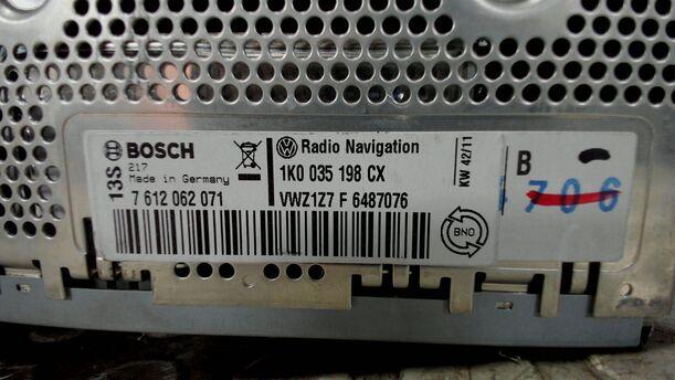 Foto: RADIO NAVIGATION ( MIT RADIOCODE ) eines VW Passat Variant 2.0 TDI DPF Sport