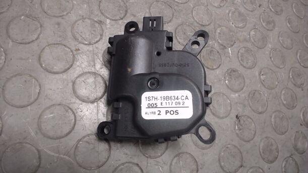 Foto: STELLMOTOR HEIZUNG / LÜFTUNG eines Ford Focus Turnier 1.6 TDCi DPF Sport