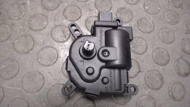 Foto: STELLMOTOR HEIZUNG / LÜFTUNG eines Ford Focus Turnier 1.6 TDCi DPF Sport