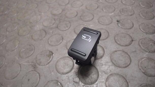 Foto: SCHALTER SPIEGELEINKLAPPEN / ANKLAPPEN eines Ford Focus Turnier 1.6 TDCi DPF Sport