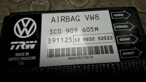 Foto: AIRBAGSTEUERGERÄT eines VW Passat Variant 2.0 TDI DPF Sport