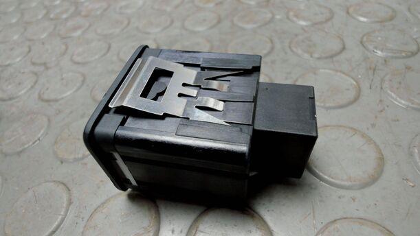 Foto: SCHALTER INSTRUMENTENBELEUCHTUNG eines VW Passat Variant 2.0 TDI DPF Sport