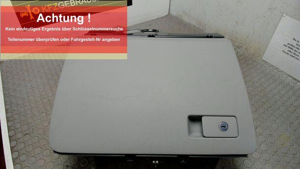 Foto: HANDSCHUHFACH eines VW Passat Variant 2.0 TDI DPF Sport