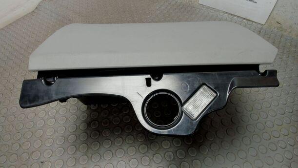 Foto: HANDSCHUHFACH eines VW Passat Variant 2.0 TDI DPF Sport
