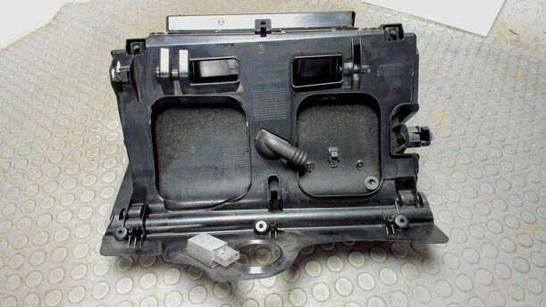 Foto: HANDSCHUHFACH eines VW Passat Variant 2.0 TDI DPF Sport