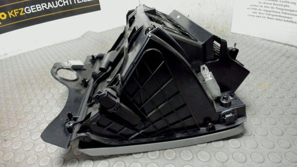 Foto: HANDSCHUHFACH eines VW Passat Variant 2.0 TDI DPF Sport
