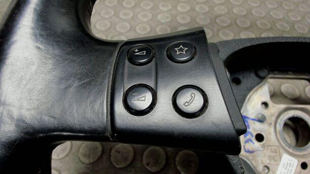 Foto: LEDERLENKRAD eines VW Passat Variant 2.0 TDI DPF Sport