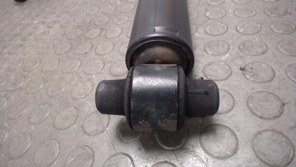 Foto: STOSSDÄMPFERPAAR HINTEN eines Ford Focus Turnier 1.6 TDCi DPF Sport