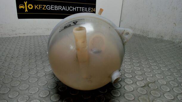 Foto: AUSGLEICHSBEHÄLTER eines VW Passat Variant 2.0 TDI DPF Sport