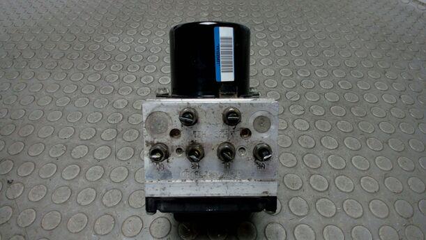 Foto: HAUPTBREMSAGGREGAT ABS eines VW Passat Variant 2.0 TDI DPF Sport