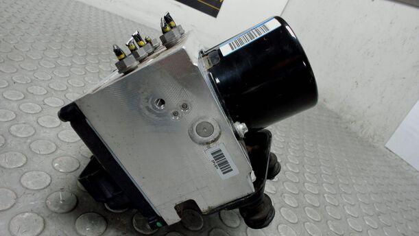 Foto: HAUPTBREMSAGGREGAT ABS eines VW Passat Variant 2.0 TDI DPF Sport