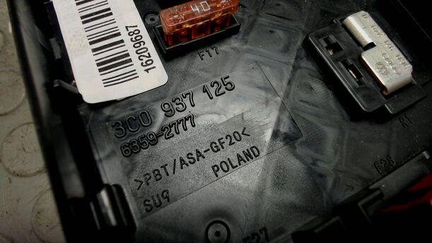 Foto: SICHERUNGSKASTEN eines VW Passat Variant 2.0 TDI DPF Sport