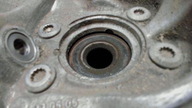 Foto: ACHSSCHENKEL VORNE LINKS eines VW Passat Variant 2.0 TDI DPF Sport