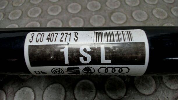 Foto: ANTRIEBSWELLE VORNE LINKS ( 6 GANG SCHALTGETRIEBE ) eines VW Passat Variant 2.0 TDI DPF Sport