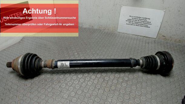 Foto: ANTRIEBSWELLE VORNE RECHTS ( 6 GANG SCHALTGETRIEBE ) eines VW Passat Variant 2.0 TDI DPF Sport