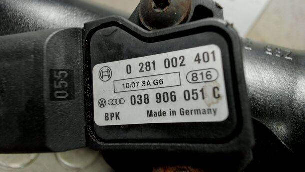 Foto: LADELUFTROHR / LADELUFTSCHLAUCH eines VW Passat Variant 2.0 TDI DPF Sport