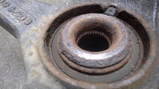Foto: ACHSSCHENKEL VORNE LINKS eines Ford Focus Turnier 1.6 TDCi DPF Sport