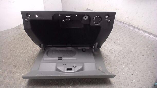 Foto: HANDSCHUHFACH eines Ford Focus Turnier 1.6 TDCi DPF Sport
