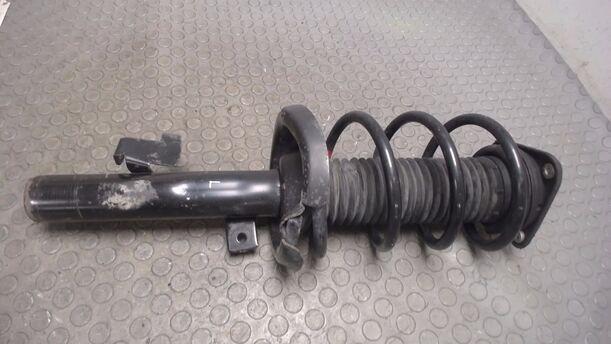 Foto: FEDERBEIN VORNE LINKS eines Ford Focus Turnier 1.6 TDCi DPF Sport