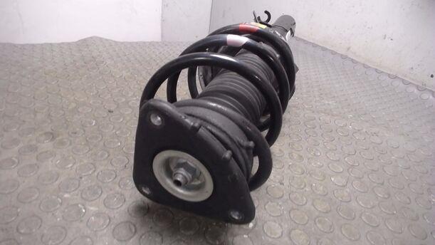 Foto: FEDERBEIN VORNE LINKS eines Ford Focus Turnier 1.6 TDCi DPF Sport