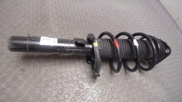 Foto: FEDERBEIN VORNE RECHTS eines Ford Focus Turnier 1.6 TDCi DPF Sport