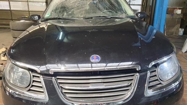 Foto: MOTORHAUBE eines Saab 9-5 Kombi 1.9 TiD Sport