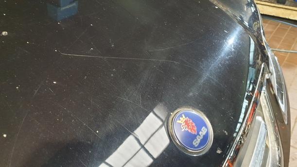 Foto: MOTORHAUBE eines Saab 9-5 Kombi 1.9 TiD Sport
