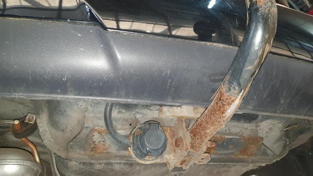 Foto: STOSSFÄNGER/ STOßSTANGE HINTEN ( KOMBI ) eines Saab 9-5 Kombi 1.9 TiD Sport