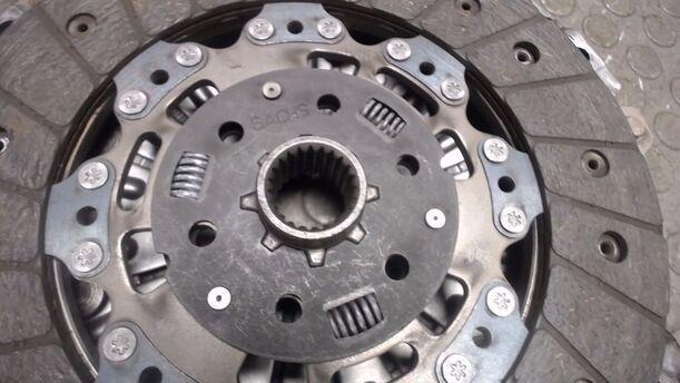 Foto: KUPPLUNGSSCHEIBE / KUPPLUNG eines Ford Focus Turnier 1.6 TDCi DPF Sport