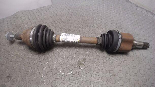 Foto: ANTRIEBSWELLE VORNE LINKS eines Ford Focus Turnier 1.6 TDCi DPF Sport