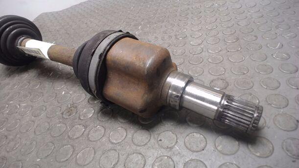 Foto: ANTRIEBSWELLE VORNE LINKS eines Ford Focus Turnier 1.6 TDCi DPF Sport
