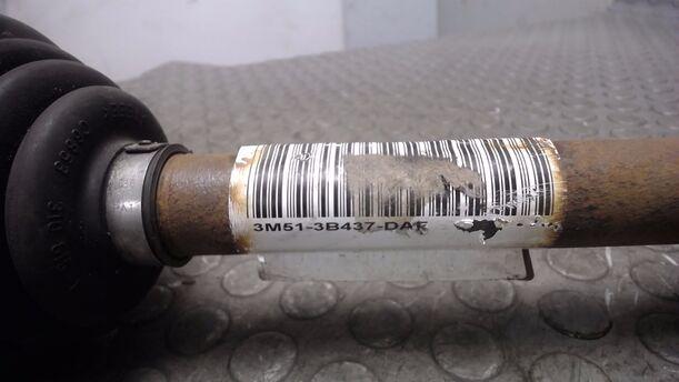 Foto: ANTRIEBSWELLE VORNE LINKS eines Ford Focus Turnier 1.6 TDCi DPF Sport