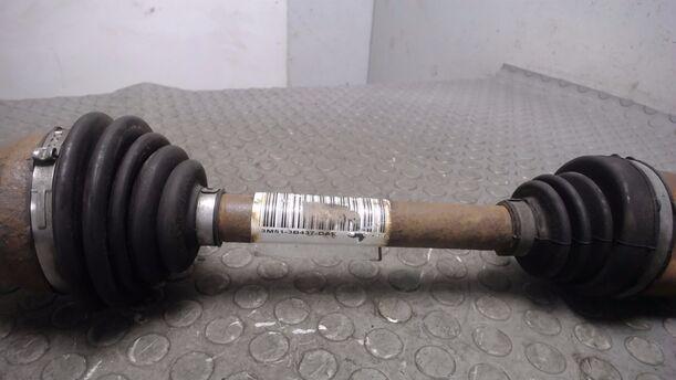 Foto: ANTRIEBSWELLE VORNE LINKS eines Ford Focus Turnier 1.6 TDCi DPF Sport