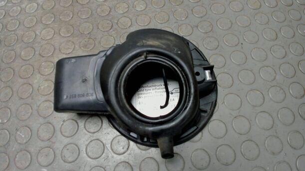 Foto: TANKKLAPPE / TANKDECKEL eines VW Passat Variant 2.0 TDI DPF Sport