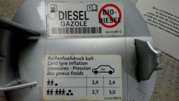 Foto: TANKKLAPPE / TANKDECKEL eines VW Passat Variant 2.0 TDI DPF Sport