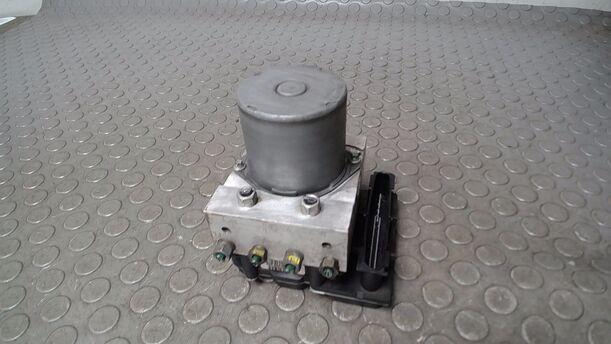 Foto: HAUPTBREMSAGGREGAT ABS eines Saab 9-5 Kombi 1.9 TiD Sport