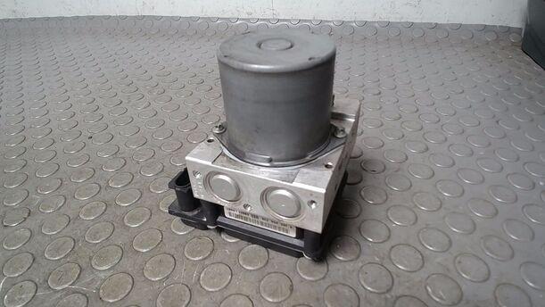 Foto: HAUPTBREMSAGGREGAT ABS eines Saab 9-5 Kombi 1.9 TiD Sport