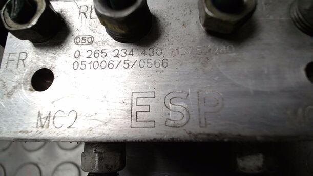 Foto: HAUPTBREMSAGGREGAT ABS eines Saab 9-5 Kombi 1.9 TiD Sport