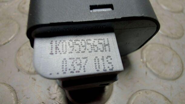 Foto: SCHALTER AUSSENSPIEGELVERSTELLUNG eines VW Passat Variant 2.0 TDI DPF Sport