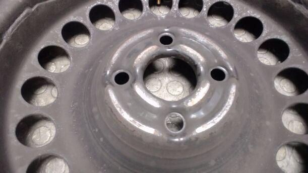 Foto: STAHLFELGE 6X15 ET39 eines Opel Corsa 1.4 16V Sport