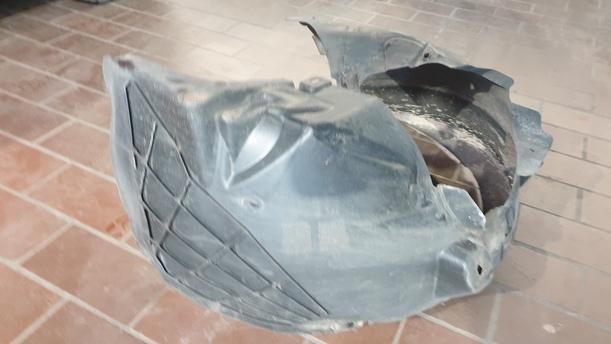 Foto: RADHAUSSCHALE / INNENKOTFLÜGEL LINKS eines Opel Corsa 1.2 16V Sport
