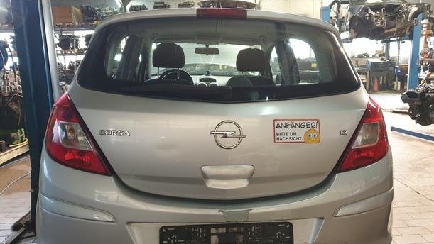 Foto: HECKKLAPPE / HECKEDECKEL eines Opel Corsa 1.2 16V Sport