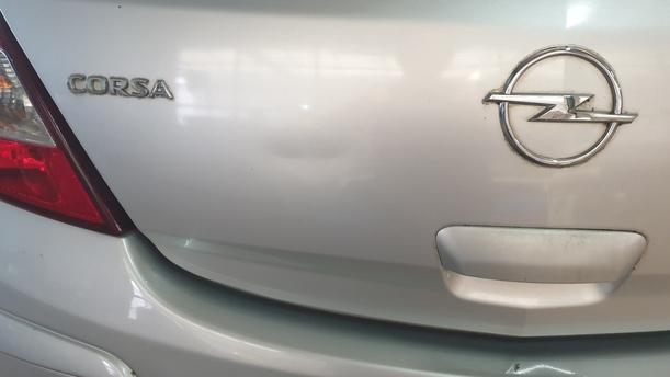 Foto: HECKKLAPPE / HECKEDECKEL eines Opel Corsa 1.2 16V Sport